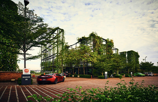 The Serenade, The Glades