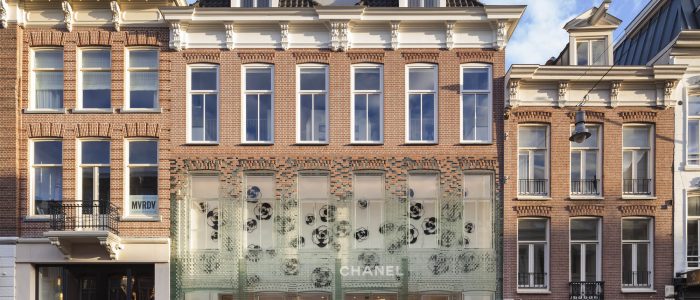 Rumah Kristal Megah – Reka Bentuk Seni Bina Futuristik dengan Kaca Transparan